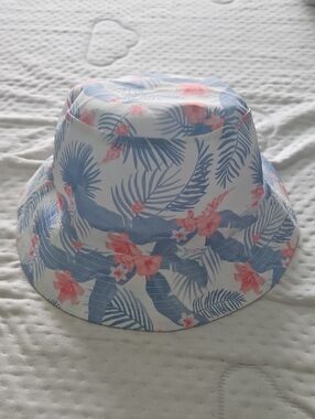 ZYIA Active Tropical Print Bucket Hat in Blue & Coral